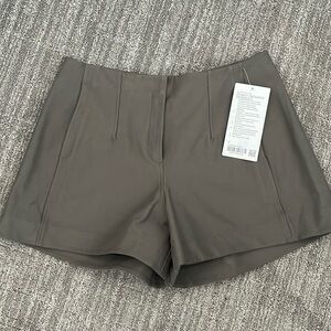 NWT Lululemon Utilitech Relaxed-Fit HR Short 3.5